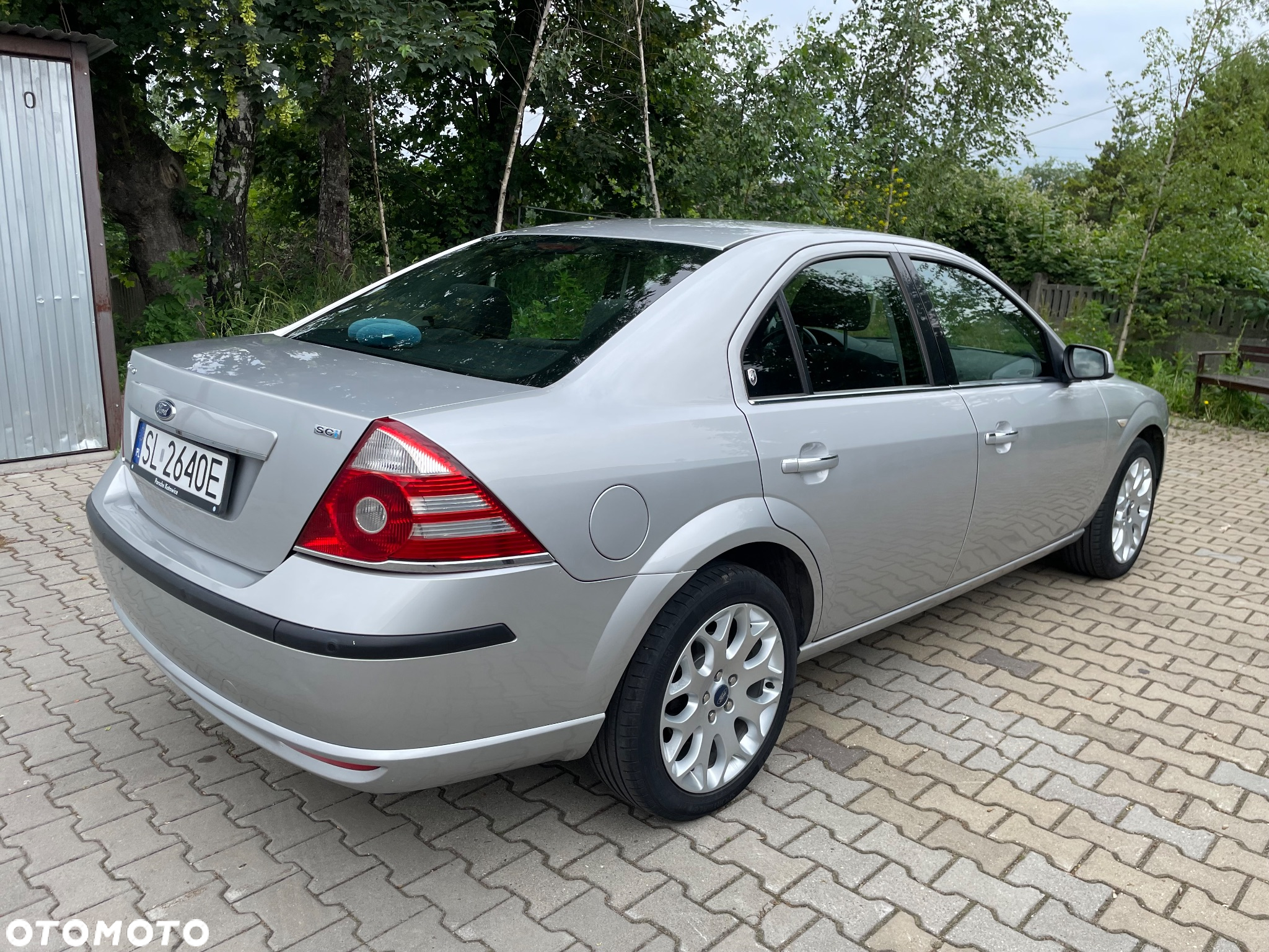 Ford Mondeo 1.8 Ghia - 12