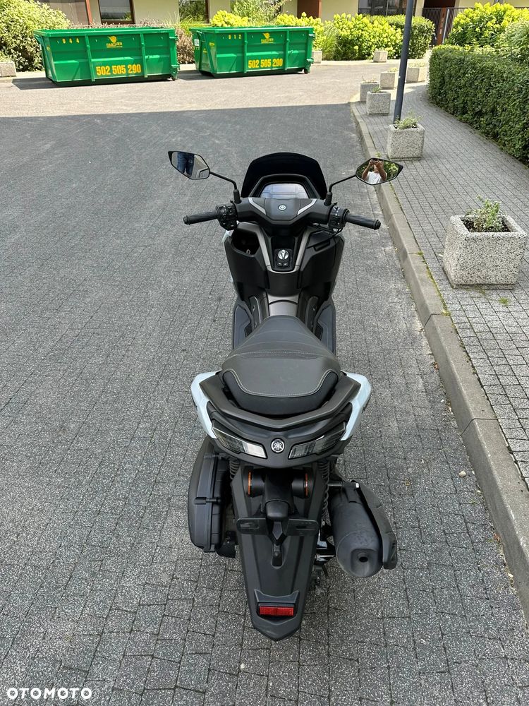 Yamaha NMAX - 11
