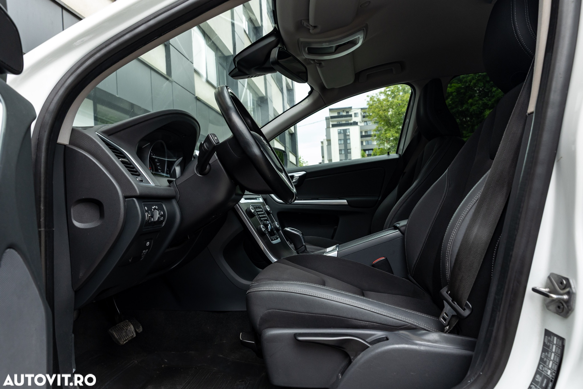 Volvo XC 60 D4 Geartronic Momentum Pro - 11