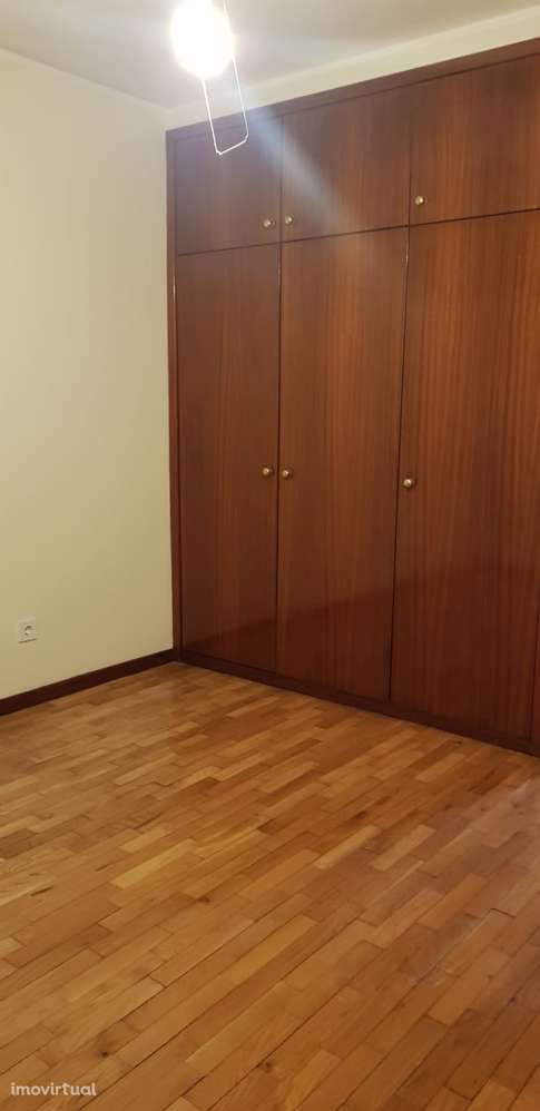 T2 em Águas santas, 75m2, 2 frentes, excelente localização - Grande imagem: 4/13