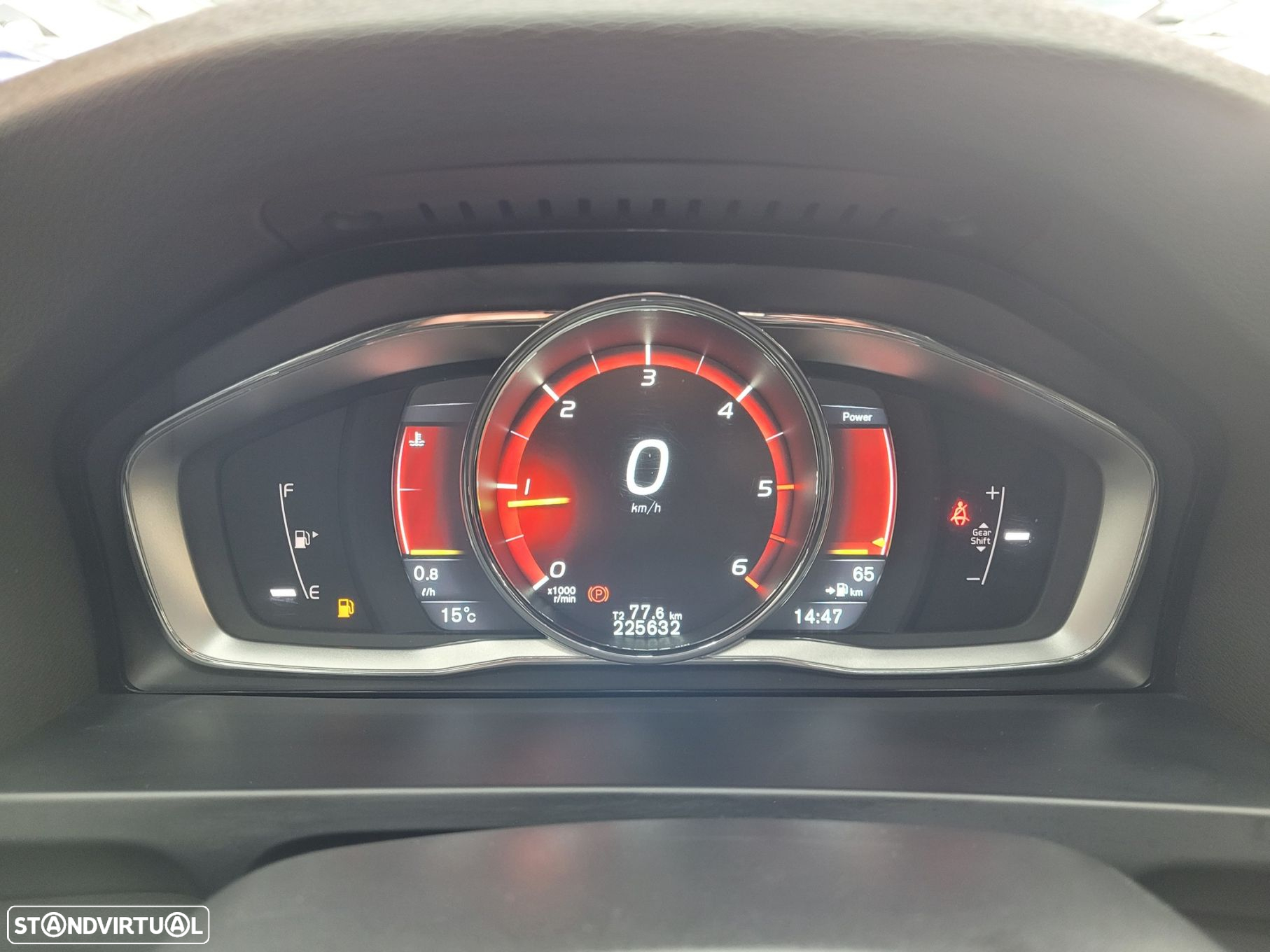 Volvo V60 2.0 D4 R-Design - 22