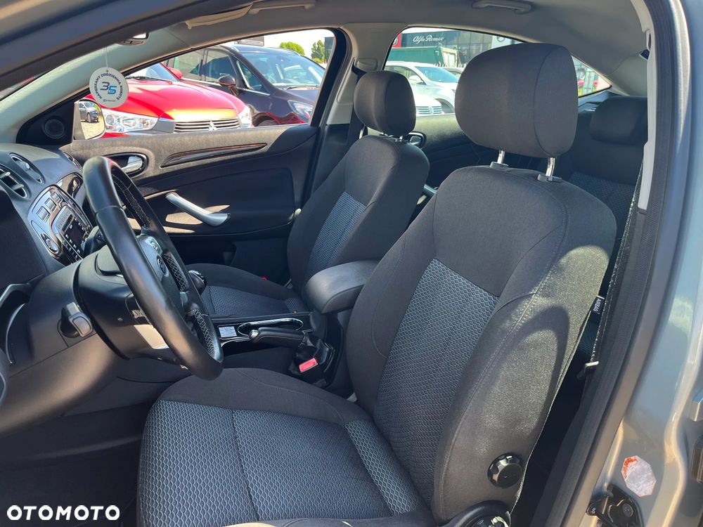 Ford Mondeo 2.0 Ghia - 16