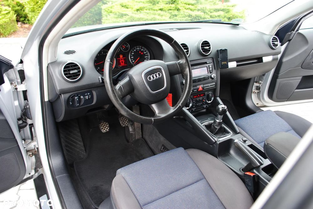 Audi A3 1.6 Limited Edition - 9