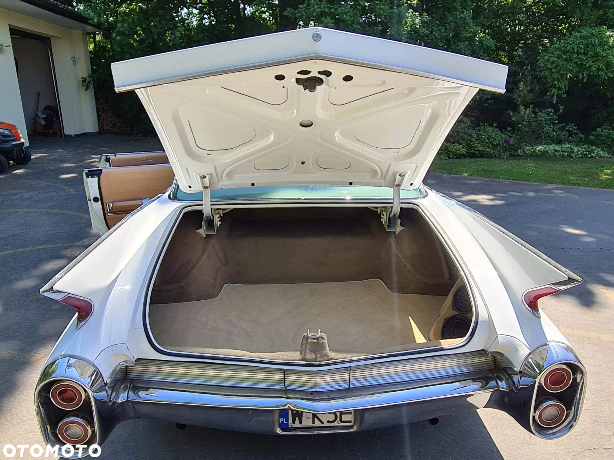 Cadillac Deville - 11