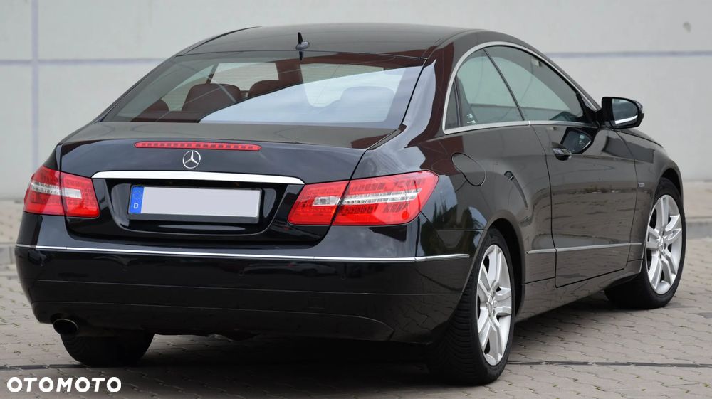 Mercedes-Benz Klasa E 250 CGI BlueEFFICIENCY Automatik Avantgarde - 32