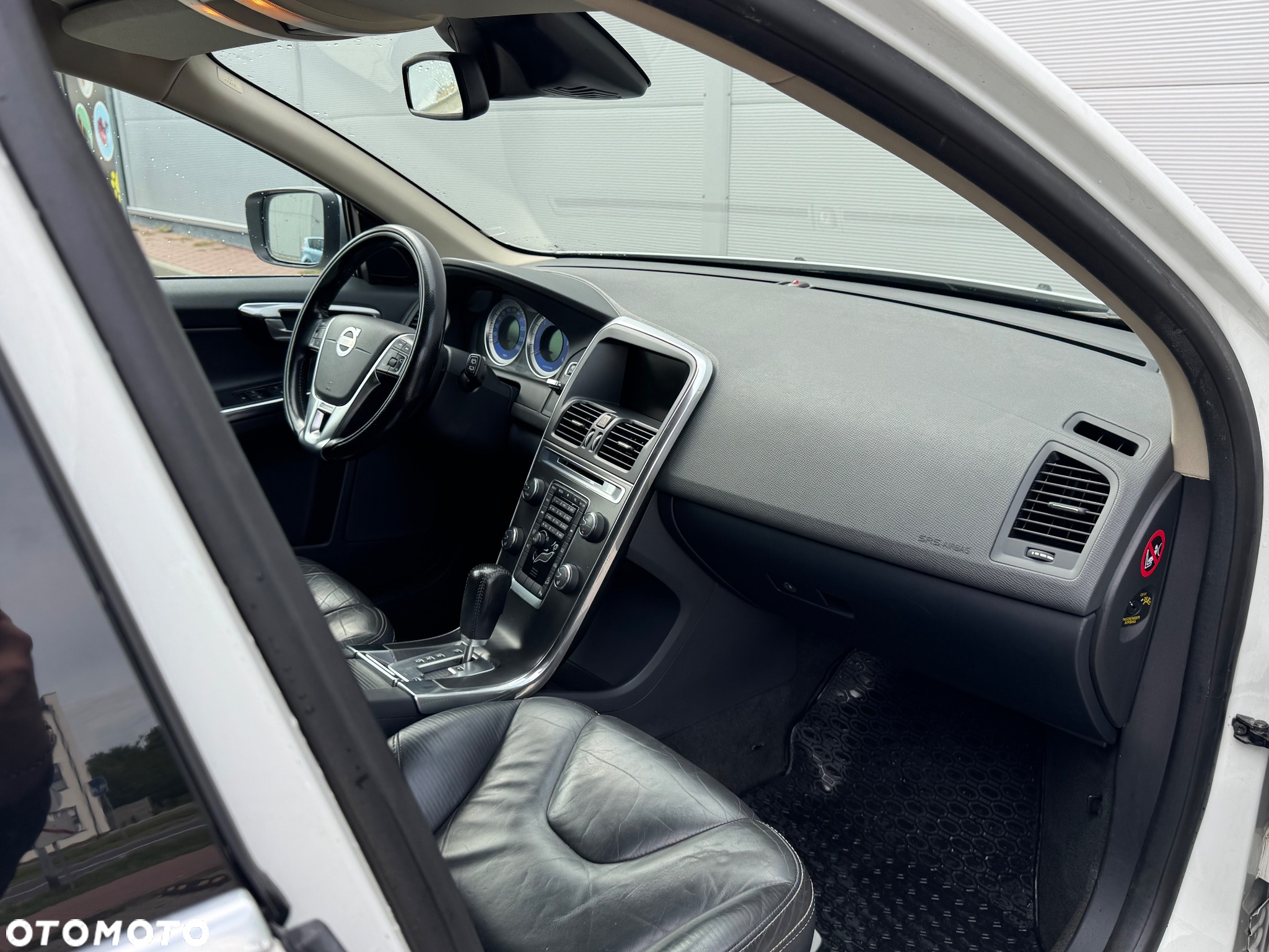 Volvo XC 60 D4 AWD Geartronic RDesign - 12