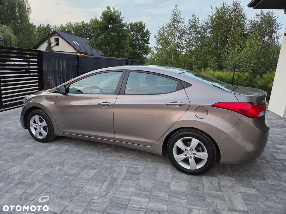 Hyundai Elantra 1.6 Comfort - 15