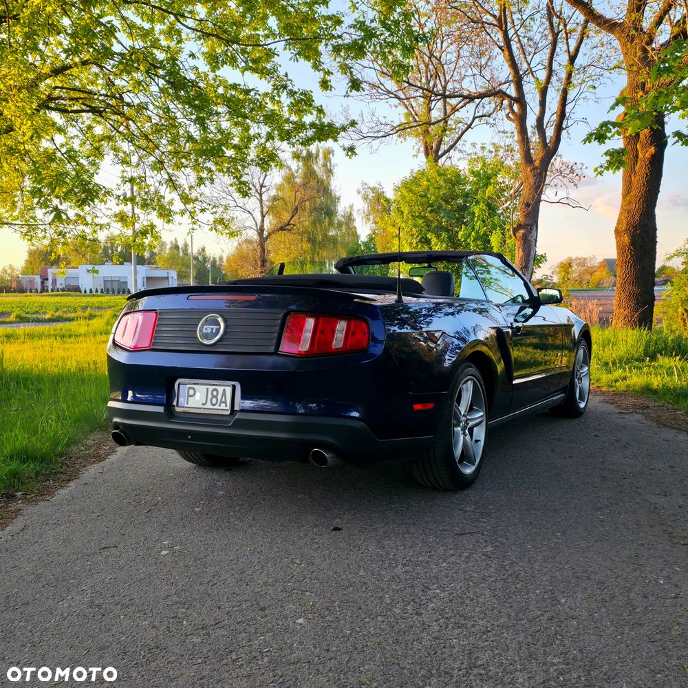 Ford Mustang - 4