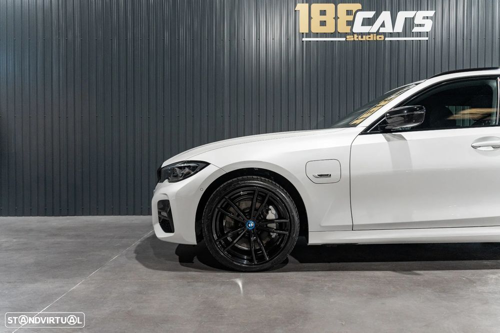 BMW 330 e Touring Pack M Auto - 34