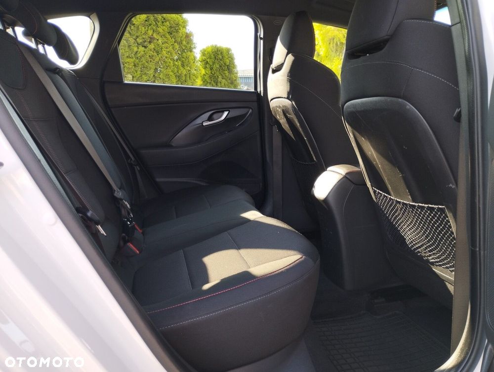 Hyundai i30 1.5 T-GDI 48V Executive DCT - 14