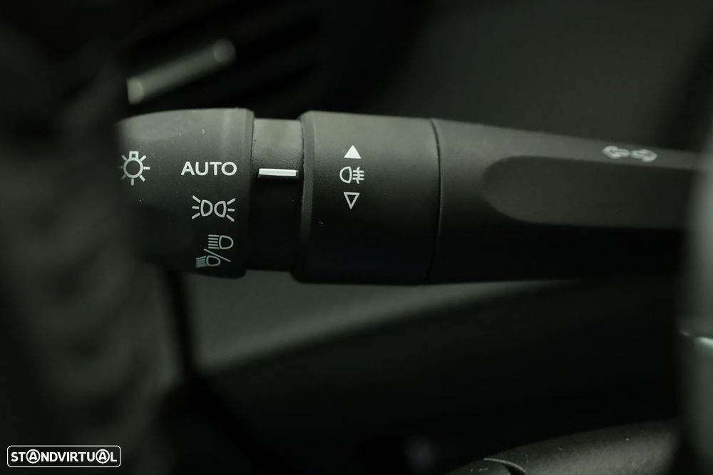 Peugeot e-2008 54 kWh Allure - 17
