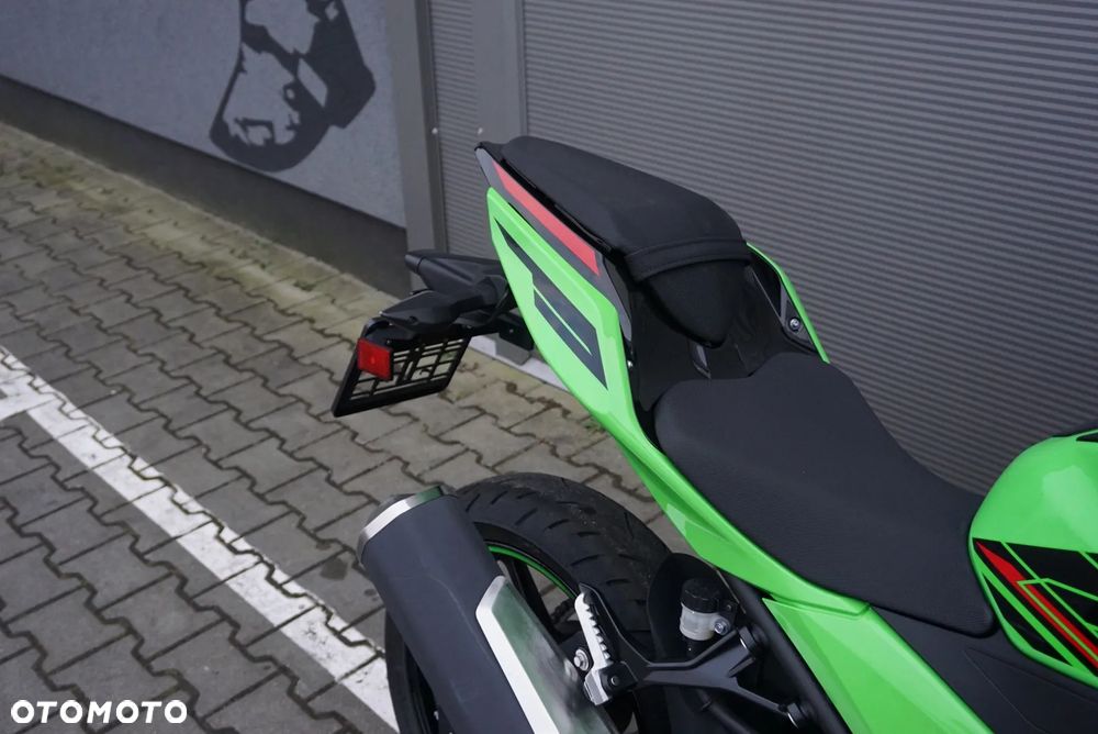 Kawasaki Ninja 400 - 21