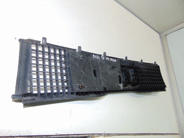 Audi 90 - grelha central - 3