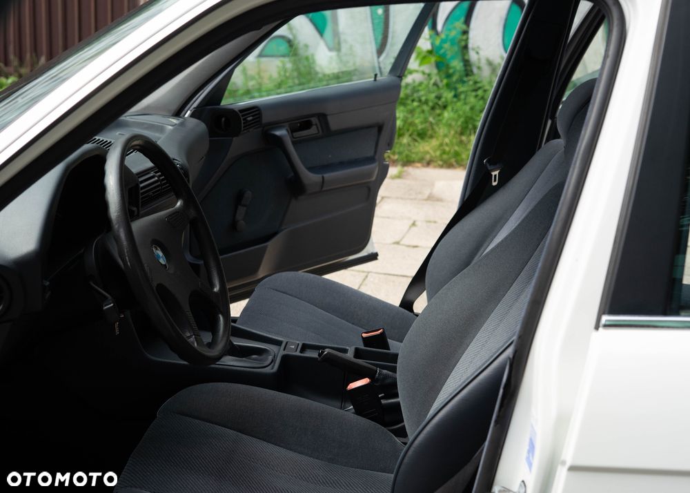 BMW Seria 5 520i - 22