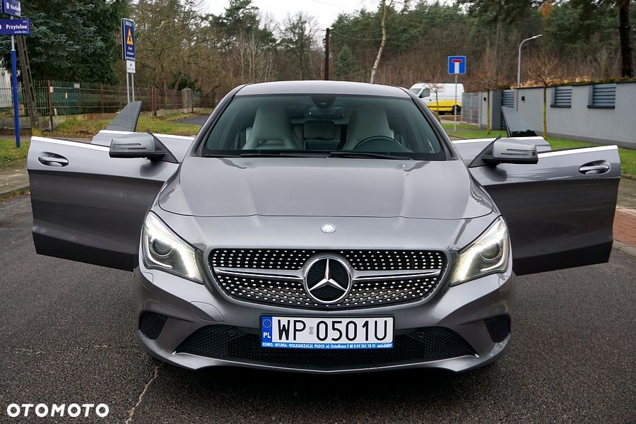 Mercedes-Benz CLA 180 Peak Edition - 16