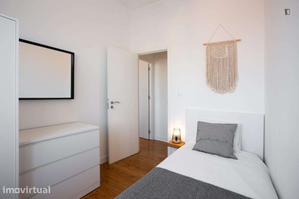 Quarto - localizado em Santos Lisbon - Grande imagem: 5/19