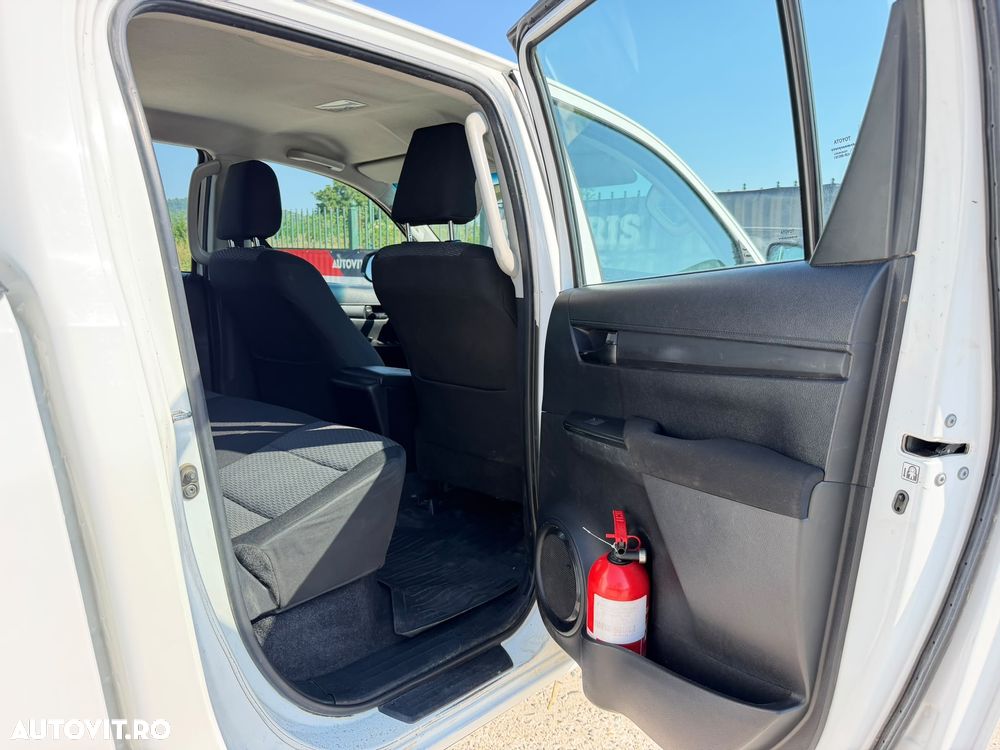 Toyota Hilux 2.4D 150CP 4x4 Double Cab 6MT Style - 18