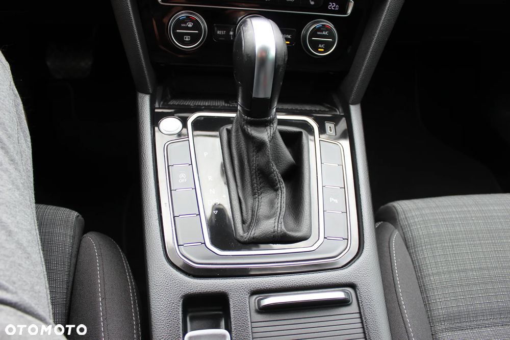 Volkswagen Passat Variant 2.0 TDI SCR DSG Highline - 22