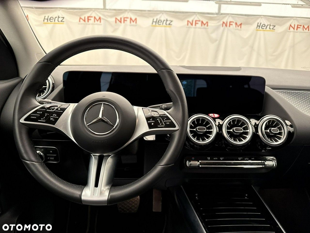 Mercedes-Benz GLA - 14