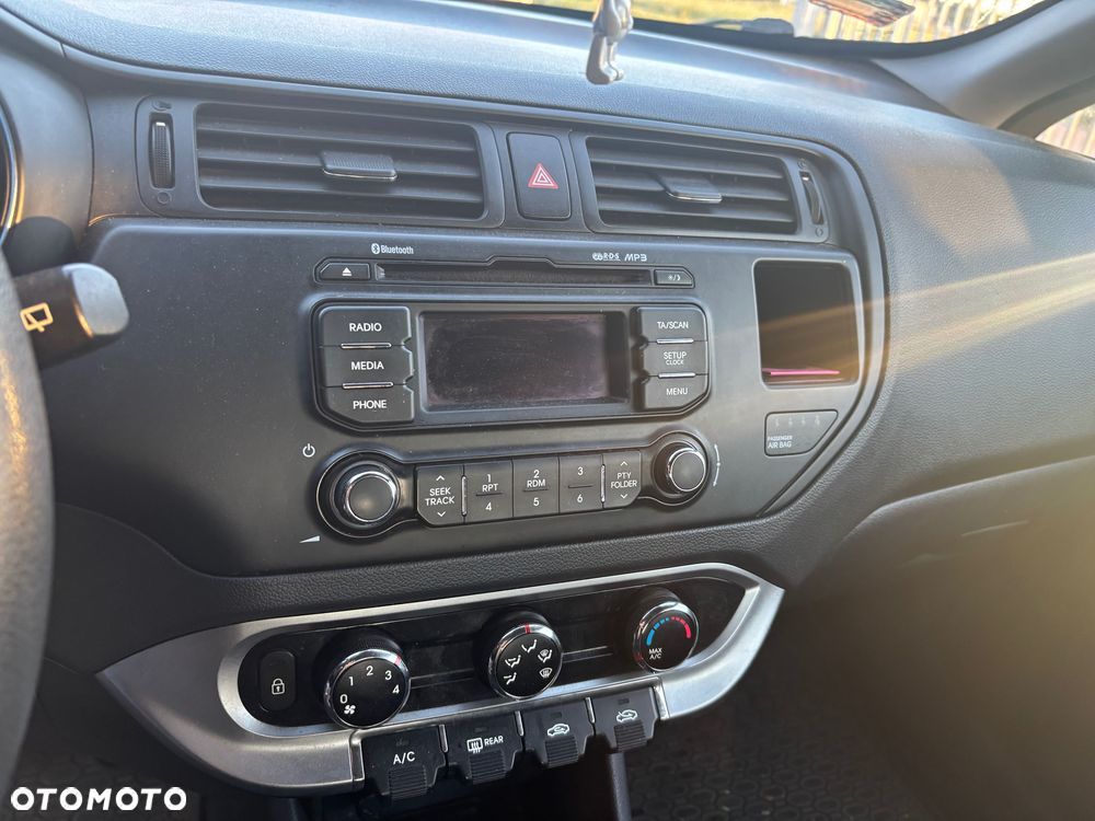 Kia Rio - 7