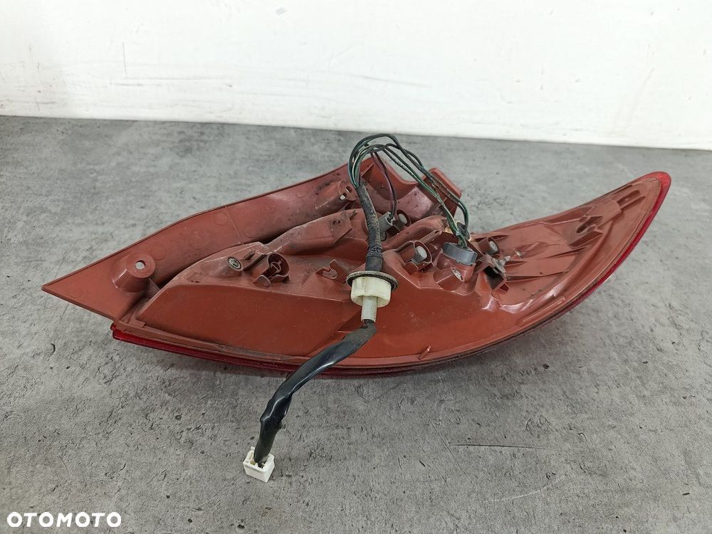LAMPA TYLNA LEWA MAZDA 2 II D65151160  P5776L STANLEY   HATCHBACK 5D - 5