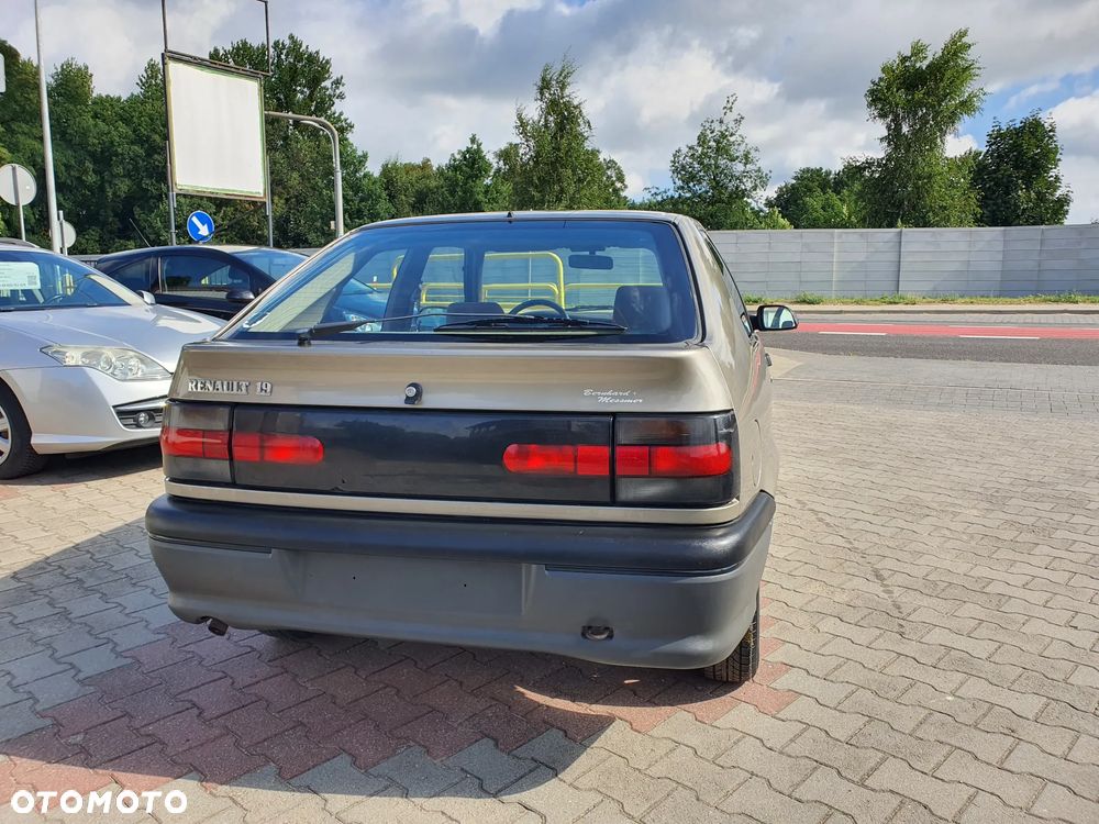 Renault 19 - 7