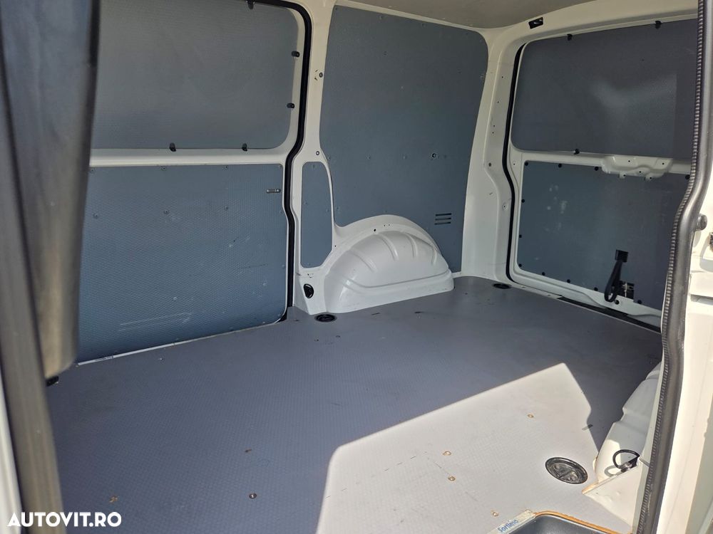 Volkswagen Transporter Business Line 204CP - 17