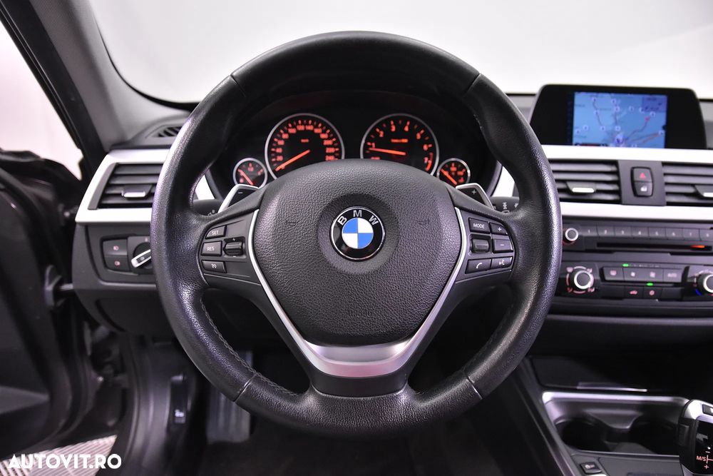 BMW Seria 3 320i Aut. - 16