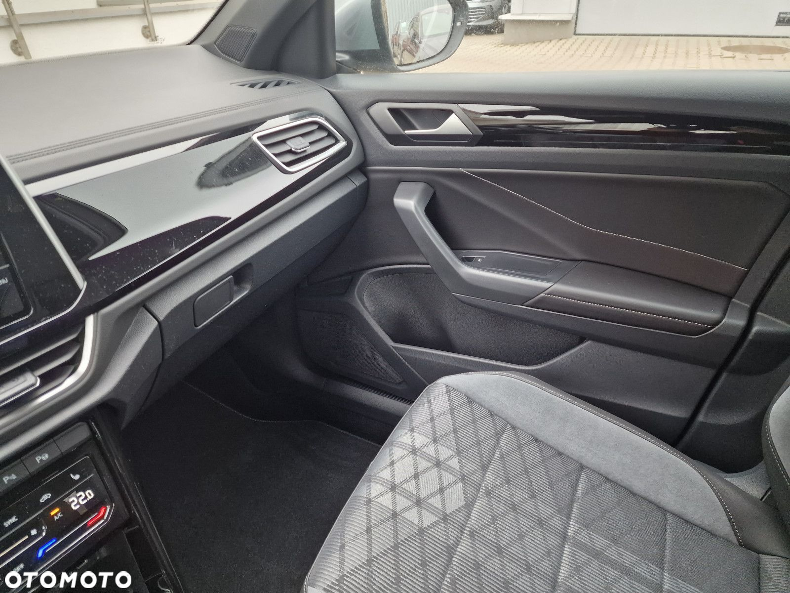 Volkswagen T-Roc 1.5 TSI R-Line DSG - 22