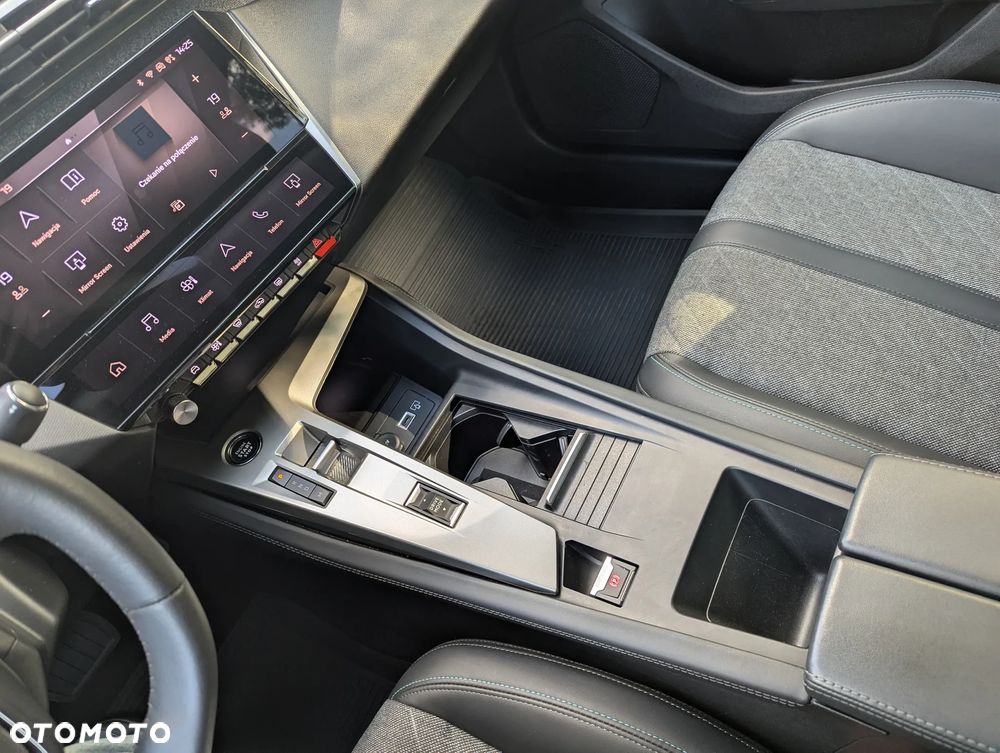 Peugeot 408 1.2 PureTech Allure S&S EAT8 - 17