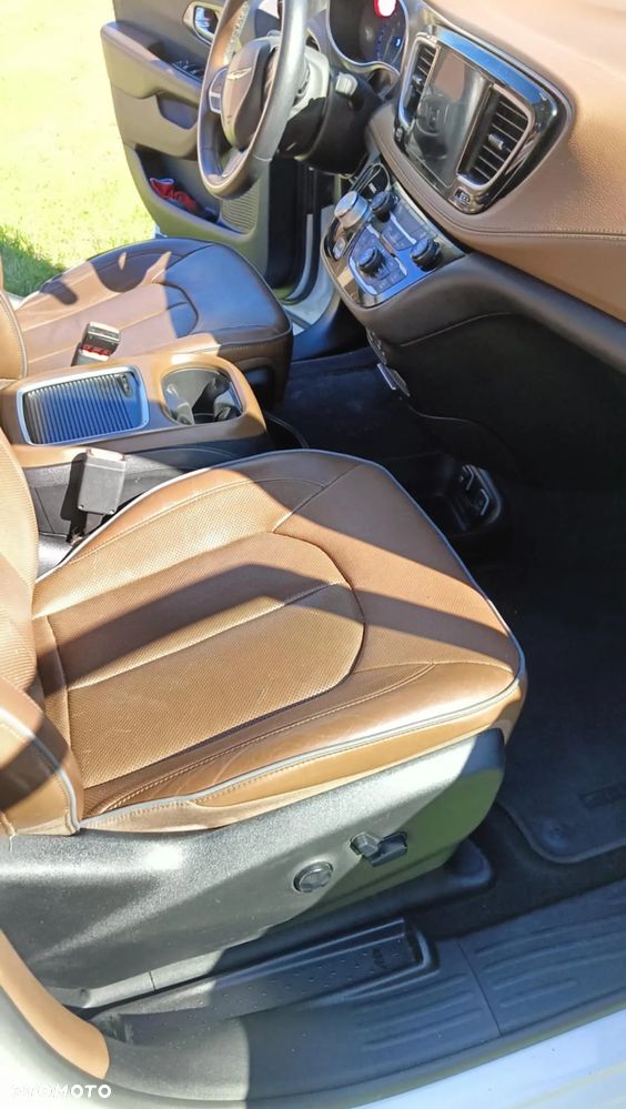 Chrysler Pacifica - 13