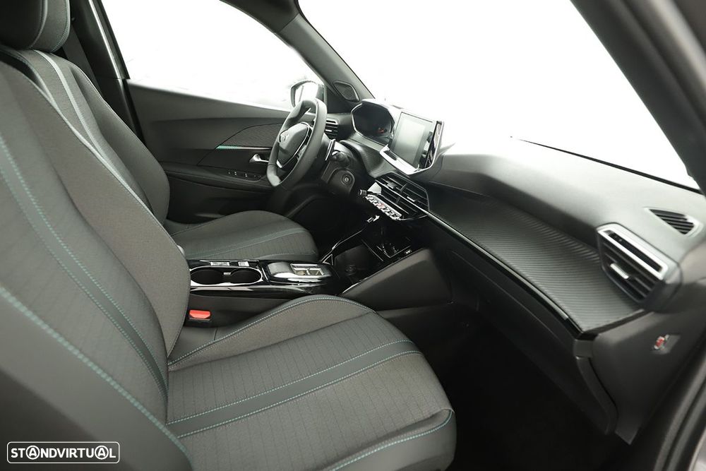 Peugeot 2008 1.2 PureTech Allure EAT8 - 22
