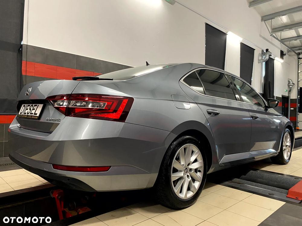 Skoda Superb 2.0 TDI Sportline DSG - 13