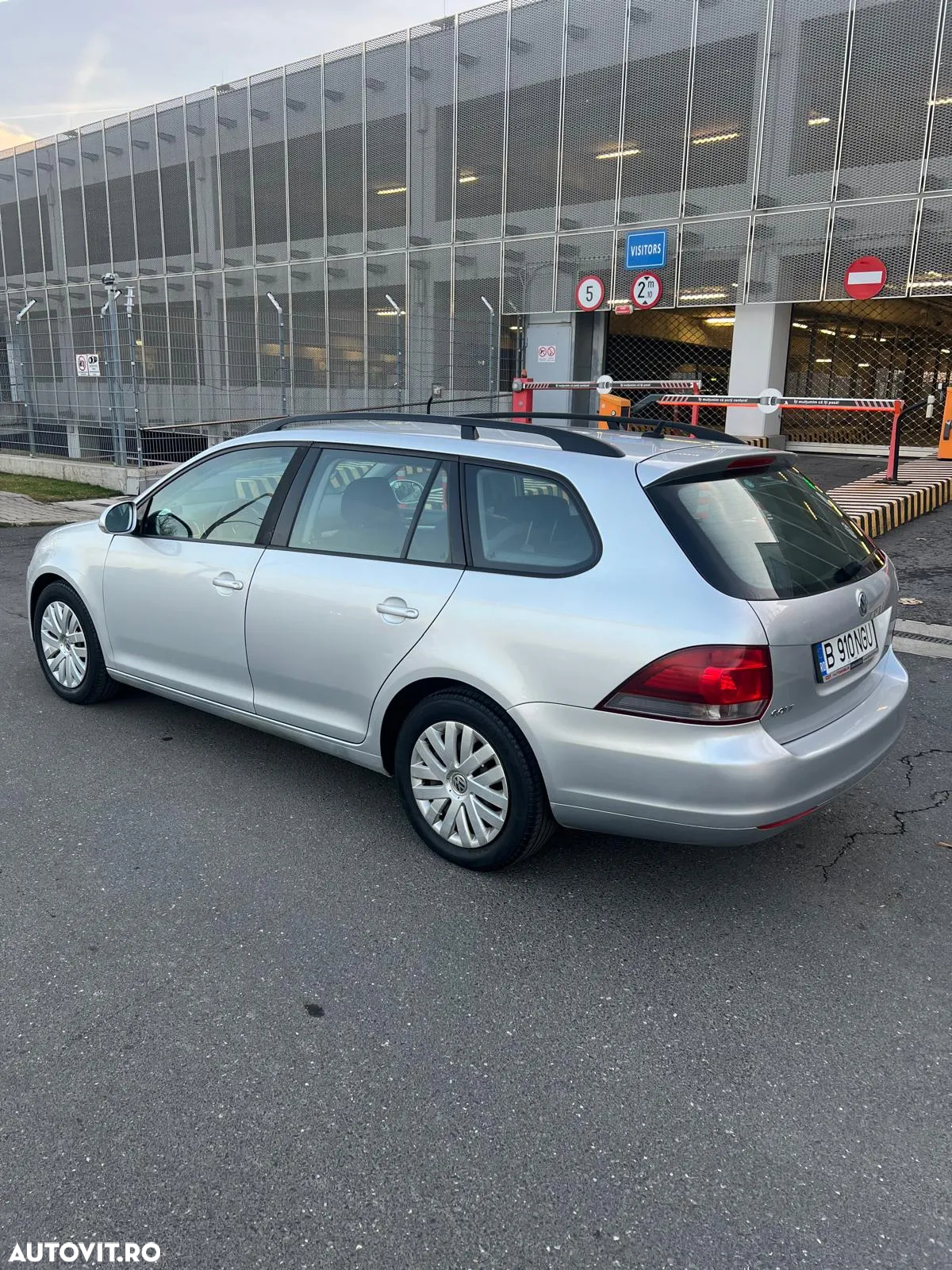 Volkswagen Golf 1.6 TDI BlueMotion Technology DPF Comfortline - 4