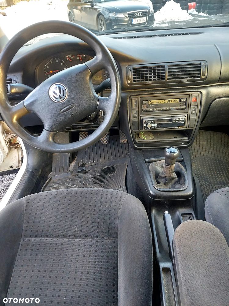 Volkswagen Passat Variant 1.8 Comfortline - 5