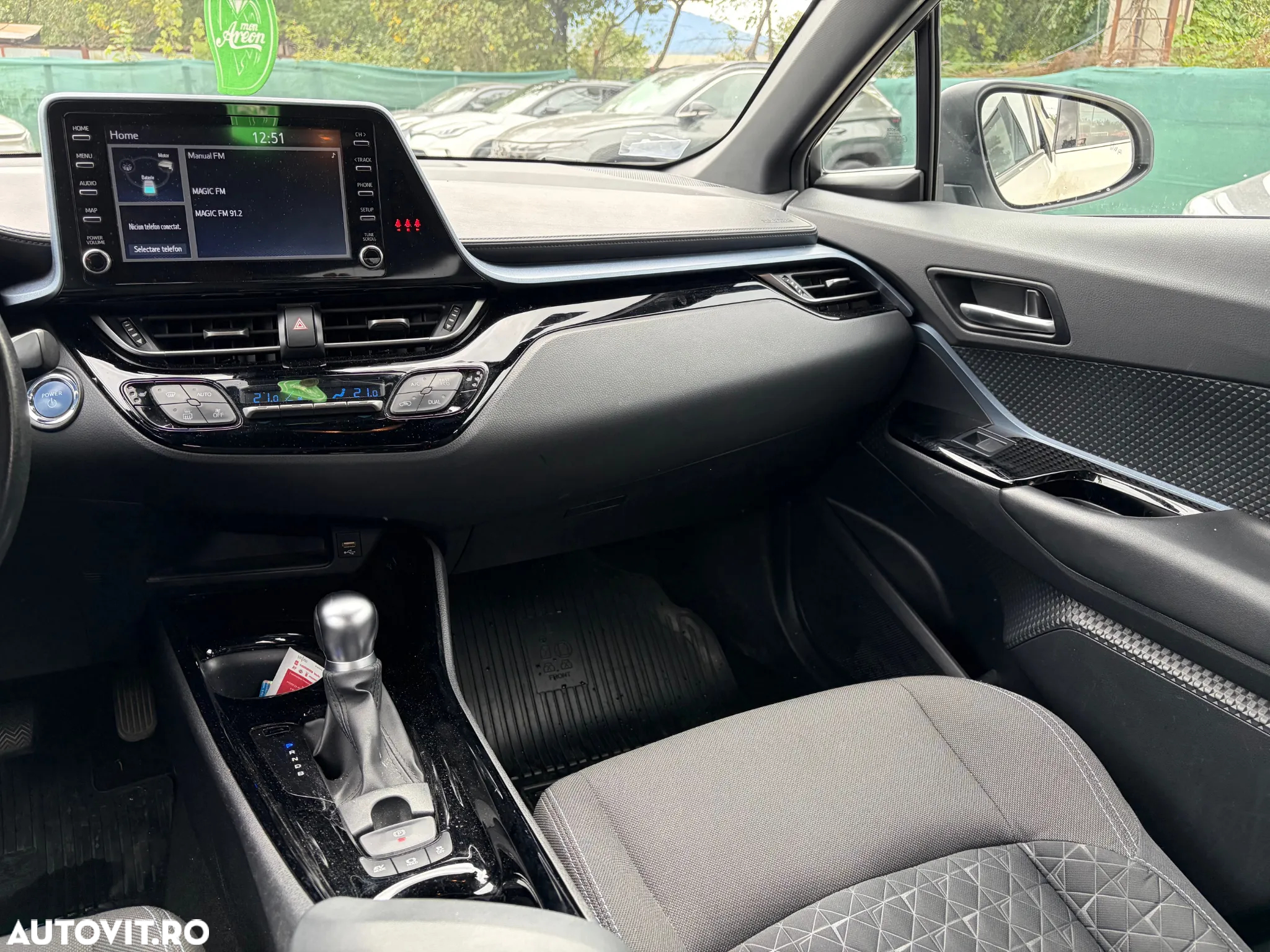Toyota C-HR Hybrid Lounge - 26
