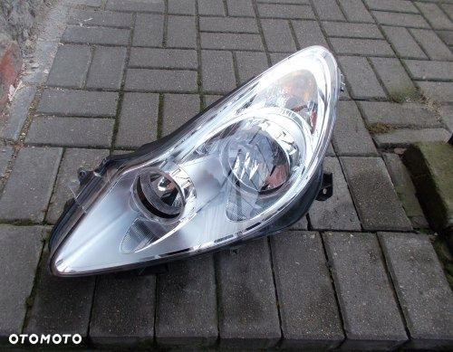 LAMPA PRZEDNIA LEWA OPEL CORSA D 06-11 ORYGINAŁ EUROPA 93189357 - 2