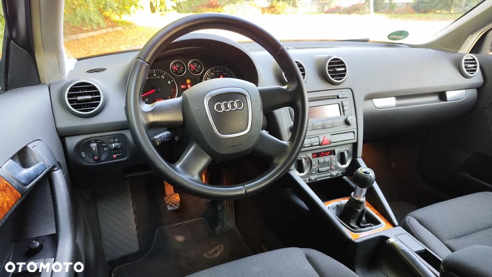 Audi A3 Sportback 1.6 Ambiente - 22