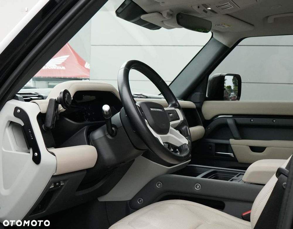 Land Rover Defender - 12