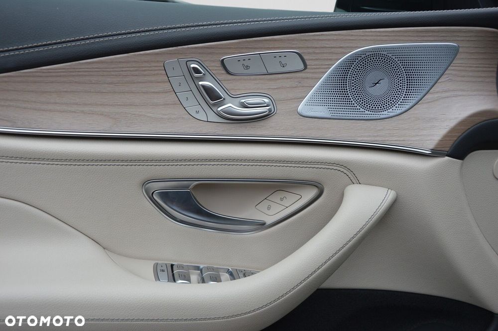 Mercedes-Benz CLS 300 d 4-Matic AMG - 21