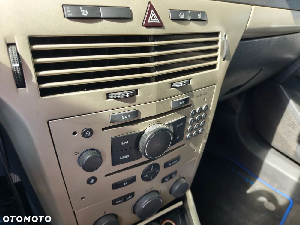 Opel Astra 1.9 CDTI Cosmo - 10