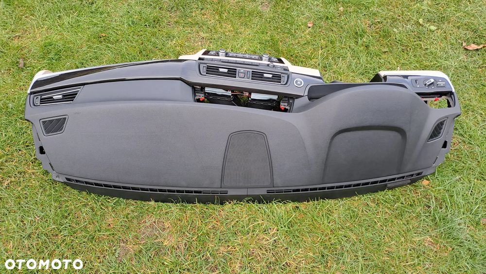 BMW F10 F11 DESKA ROZDZIELCZA KONSOLA KOKPIT EU - 17