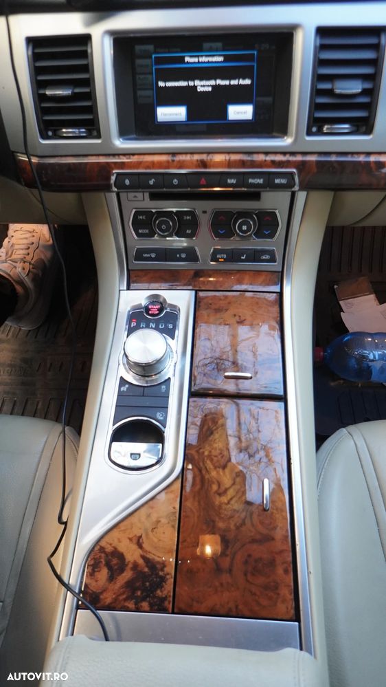 Jaguar XF 25t RWD Portfolio - 13