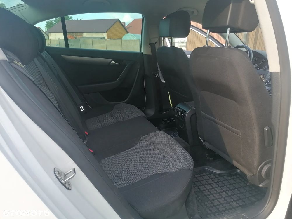Volkswagen Passat 1.4 TSI BMT Comfortline - 12