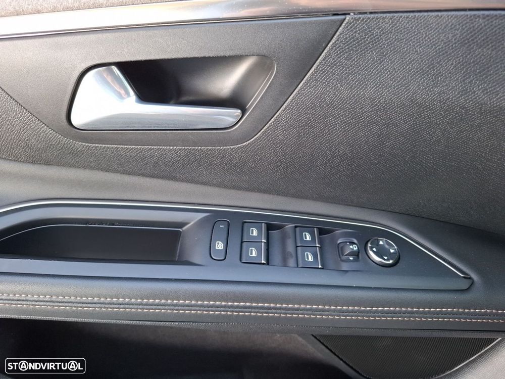 Peugeot 5008 1.5 BlueHDi GT EAT8 - 31