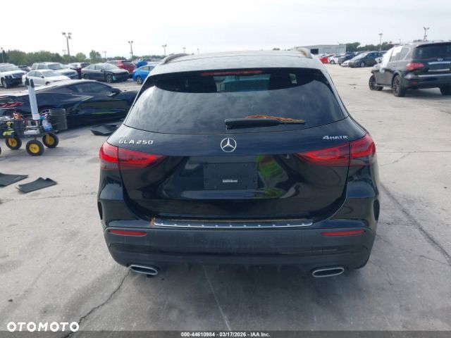 Mercedes-Benz GLA 250 4-Matic Progressive - 9