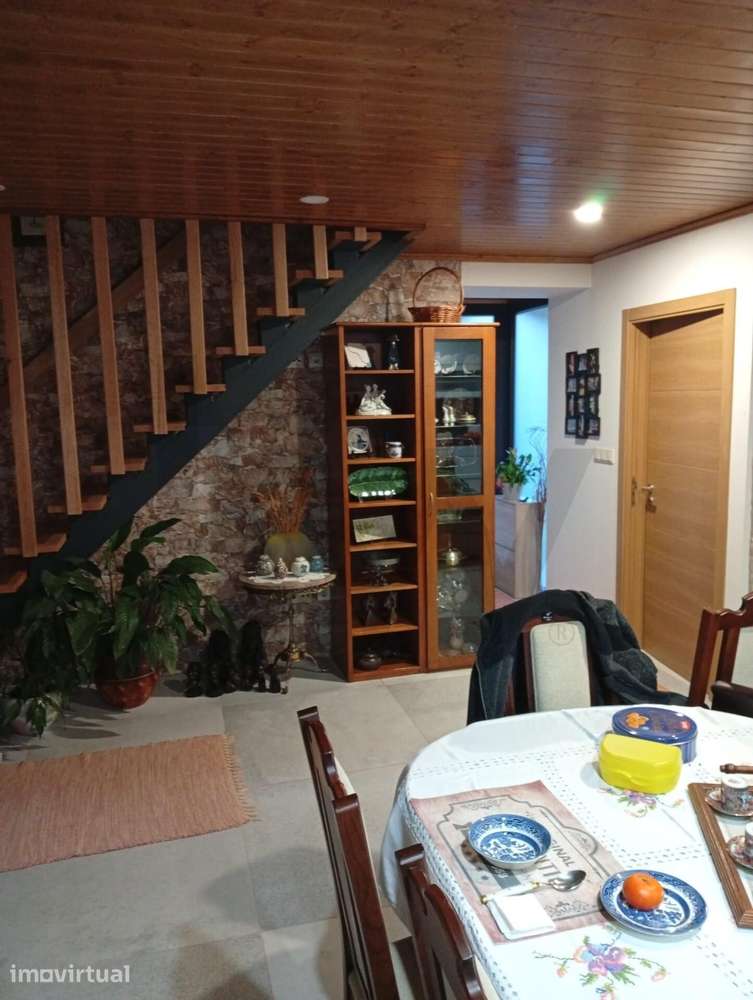MORADIA T2+2 PERTO DA BARRAGEM  DE COUTO DE ESTEVES - Grande imagem: 3/31