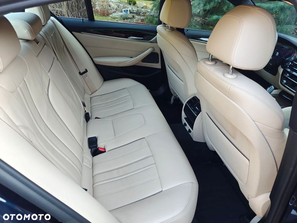 BMW Seria 5 530i xDrive Sport Line - 11