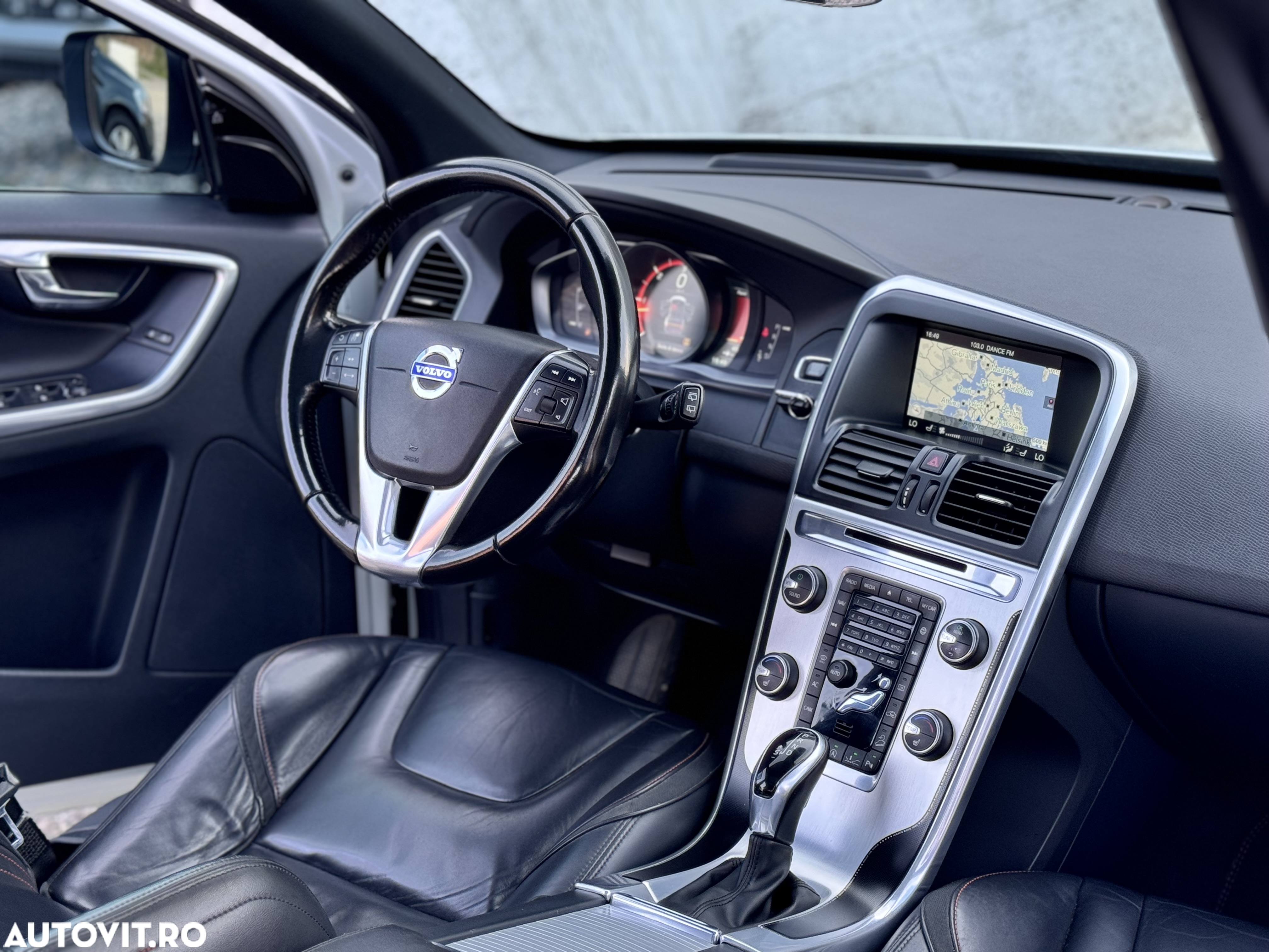 Volvo XC 60 D4 AWD Geartronic Summum - 26
