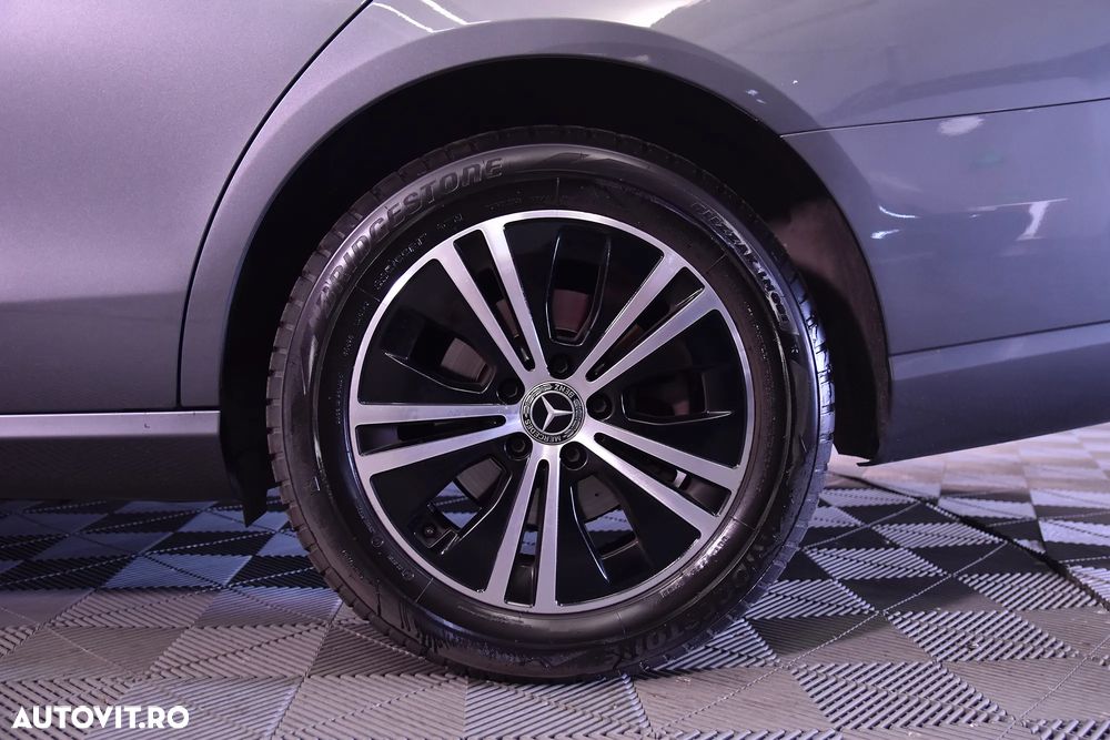 Mercedes-Benz E 220 d Aut. - 13